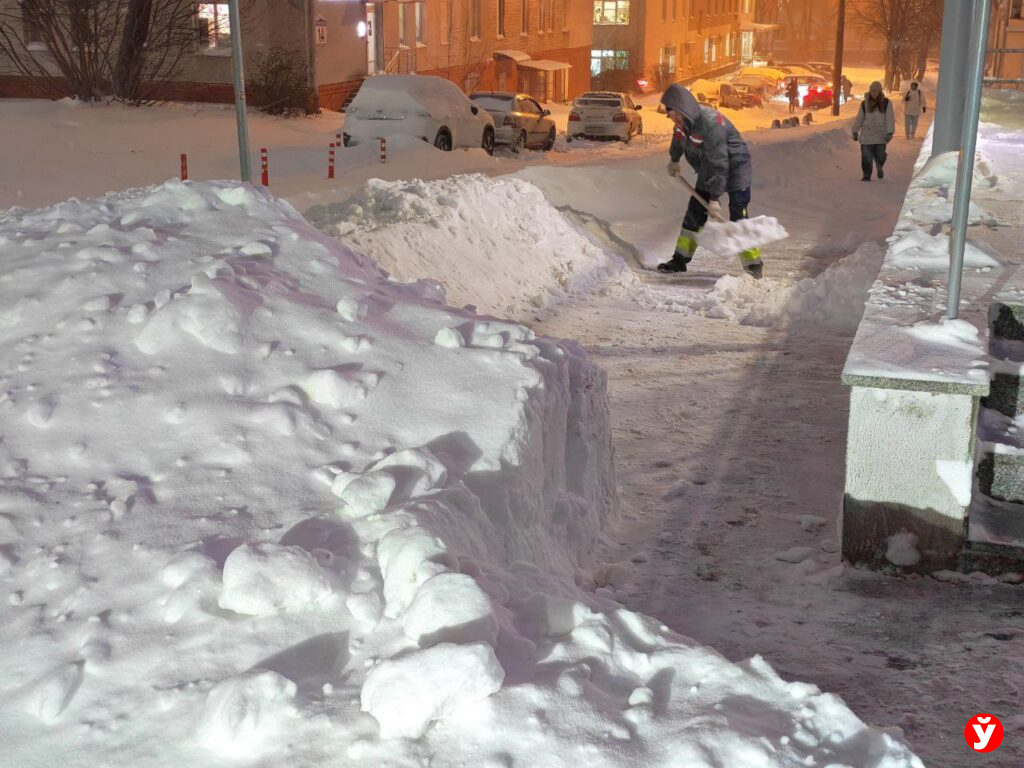 Спасибо всем, кто не спал. Минскую область всю ночь чистили после снежного циклона