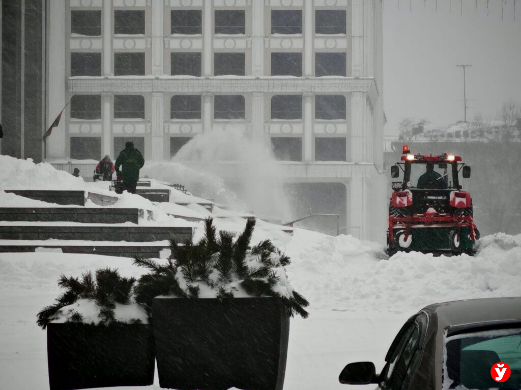 В Минской области работают горячие линии из-за снега и метелей