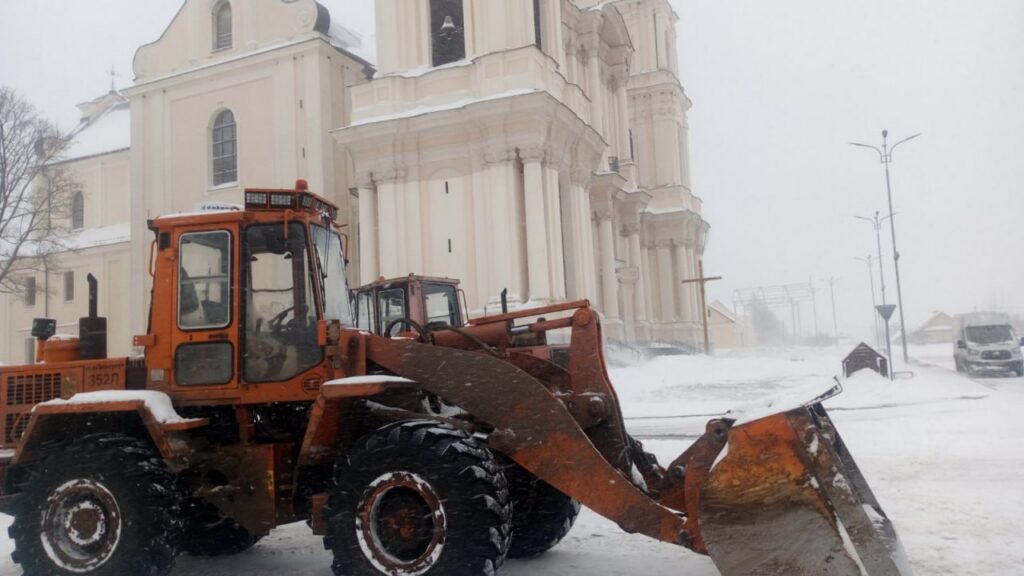 В Будславе на помощь ЖКХ пришла техника аграриев
