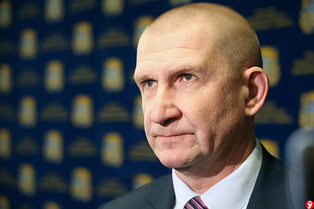 5000 лопат для людей и сотни машин на линии: как ЖКХ Минской области справляется со снежным циклоном