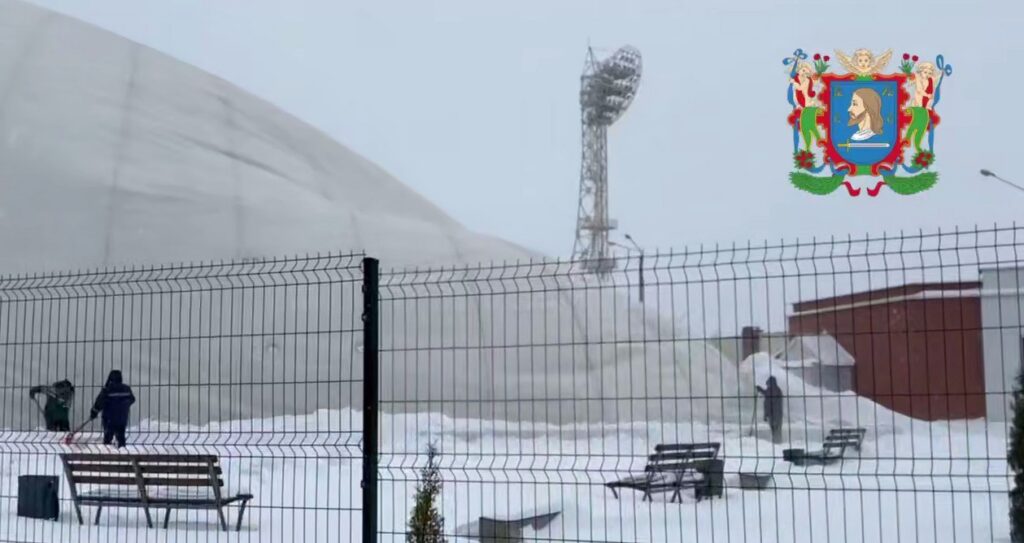 Снег и ветер не выдержал манеж: в Витебске повреждён футбольный купол ЦСК