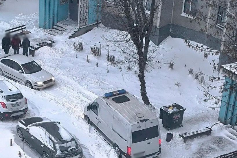 Минчане, чистя снег, нашли тело мужчины. Милиция сообщила, от чего он умер