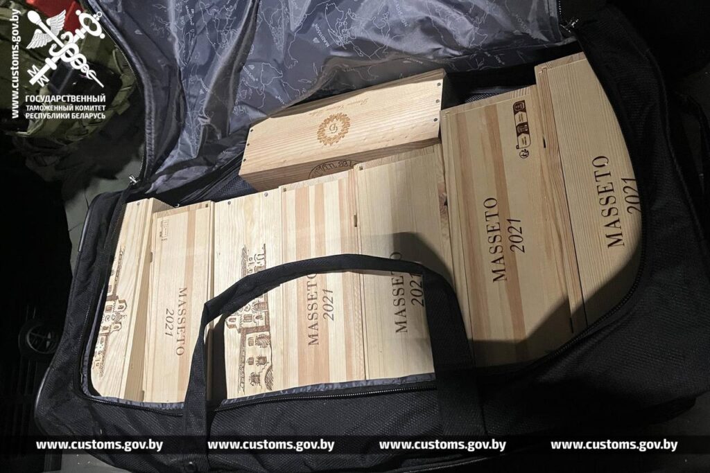 Элитный алкоголь и дорогая электроника: житель Брестчины пытался провезти контрабанду на 100 тыс.