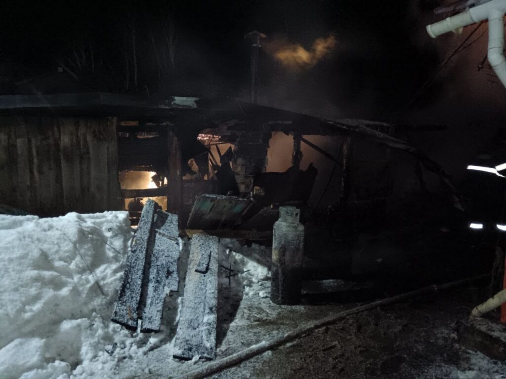 В Логойском районе сгорела надворная постройка