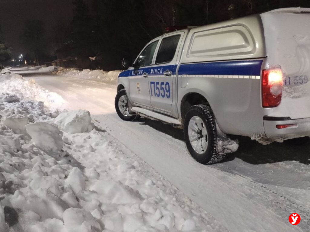 Ночь с патрулём ГАИ: как Минщина справлялась со снежной стихией