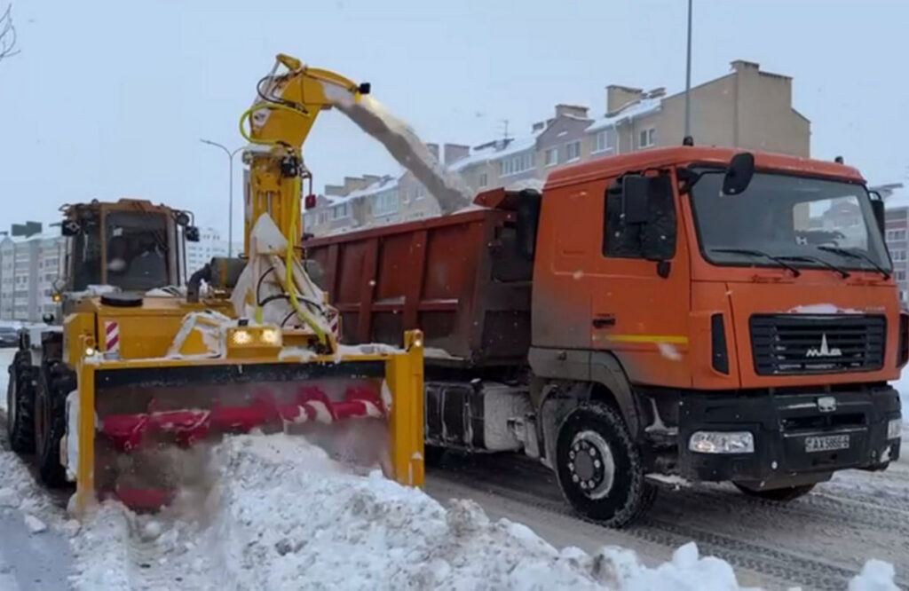 Какая самая мощная техника спасала республику в этот циклон?
