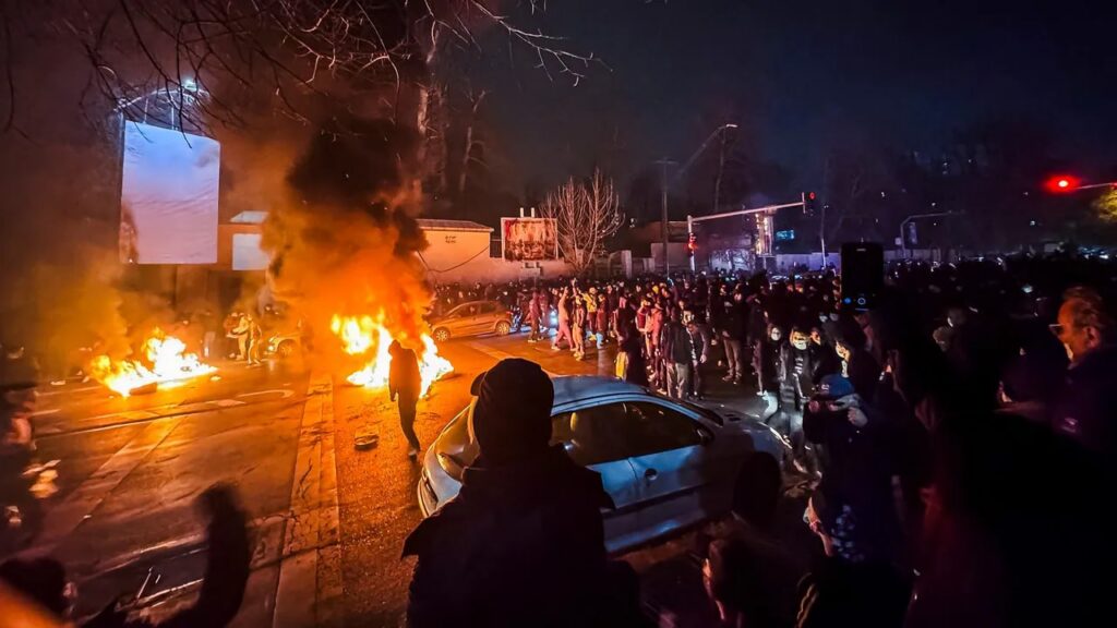 Будет жарко, как в хамаме: правда про протест в Иране
