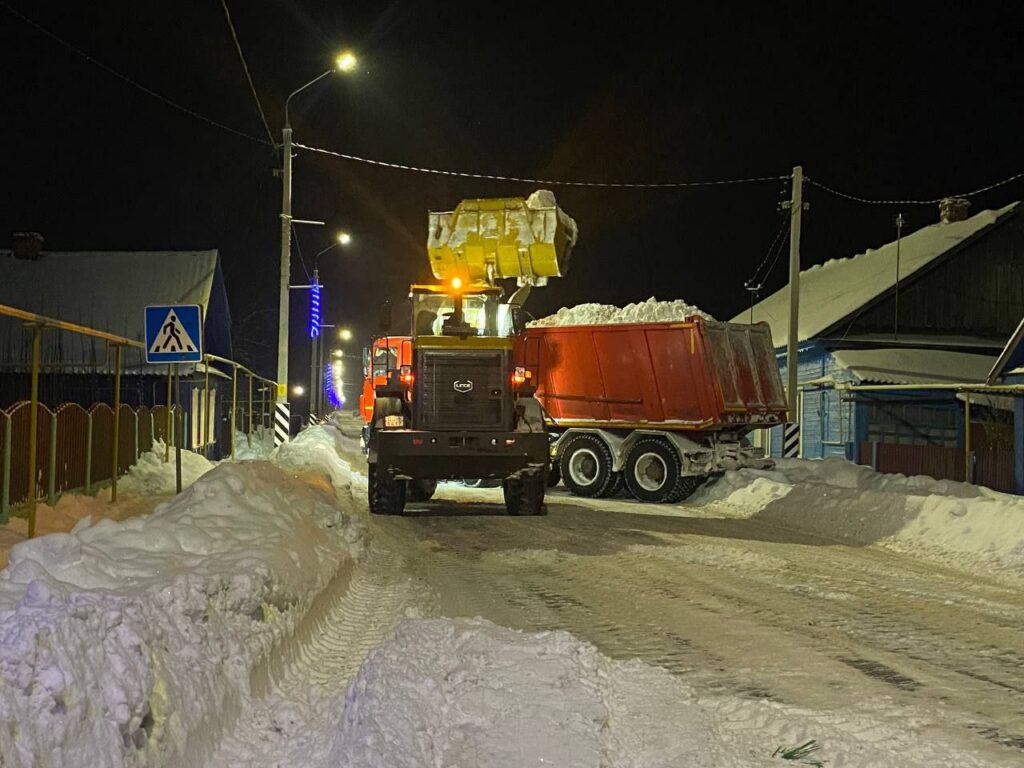 На Минщине продолжают устранять последствия снежного циклона