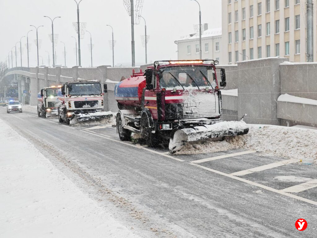 Снег в столице убирают за 25–140 рублей: как и кто готов помочь