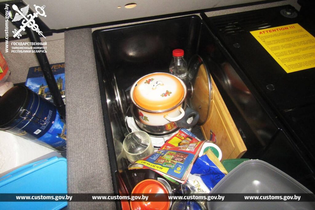 Грузовик польского перевозчика стал тайником для 87 микрокомпьютеров