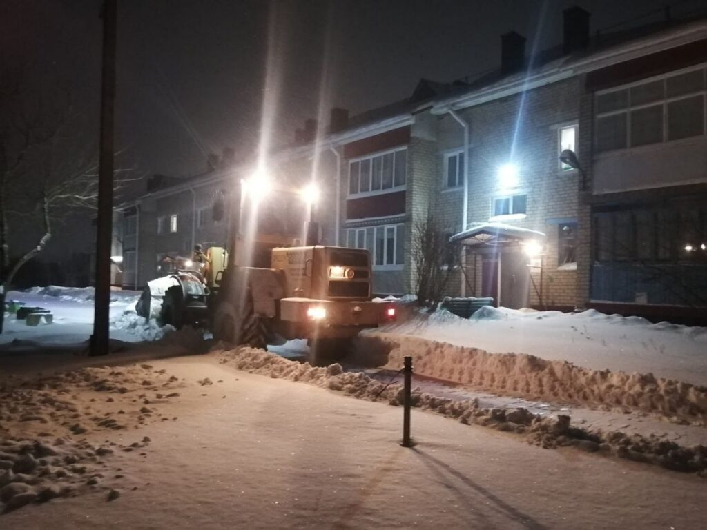На Минщине продолжается уборка территорий от снега — работает 290 единиц спецтехники ЖКХ