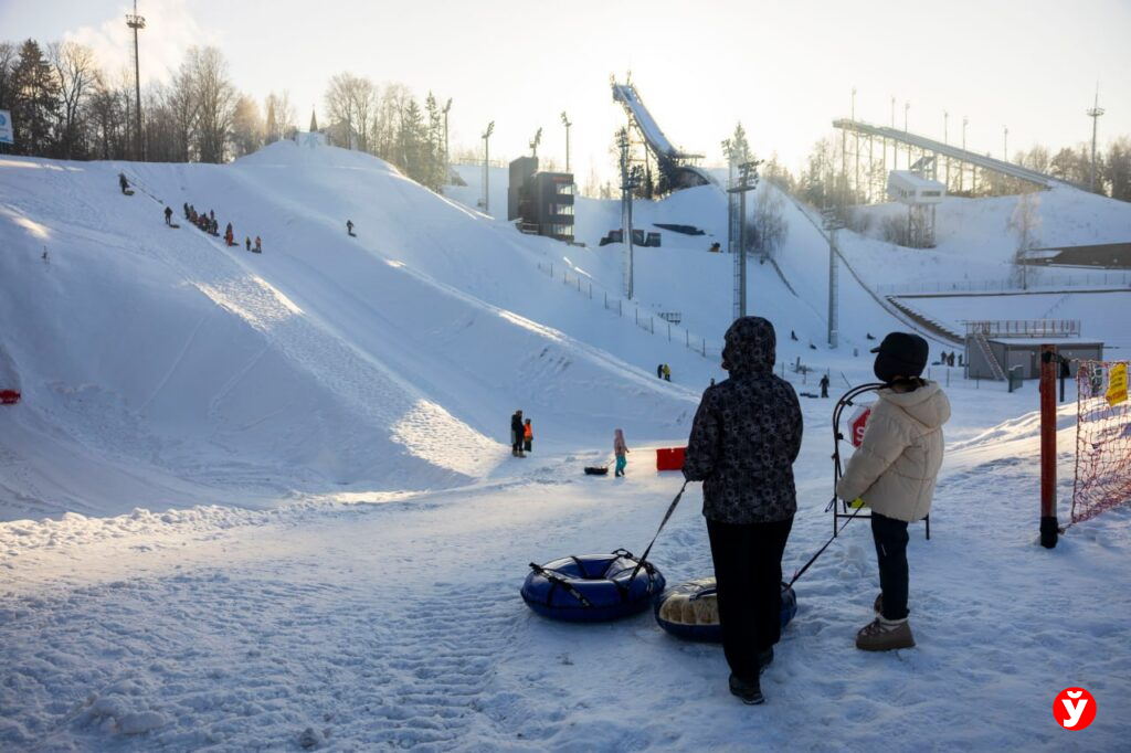 Как отдыхают белорусы в Раубичах зимой — фоторепортаж
