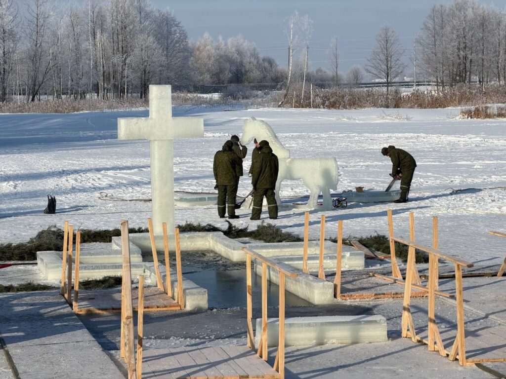 Минздрав: среди противопоказаний к окунаниям в проруби — болезни сердца, мочеполовой системы