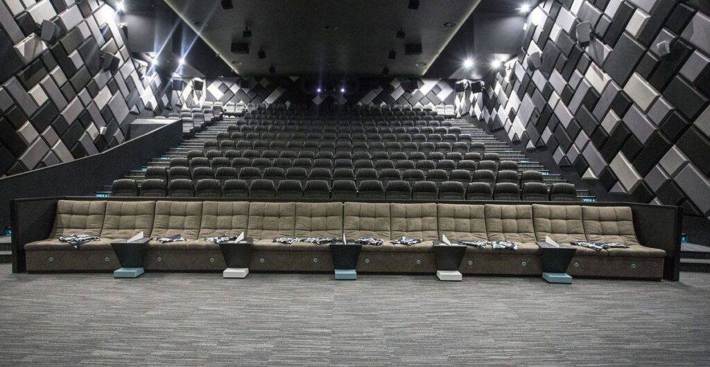 «Горничная» или «Голодные игры»? В mooon вместо кино зрители увидели драку