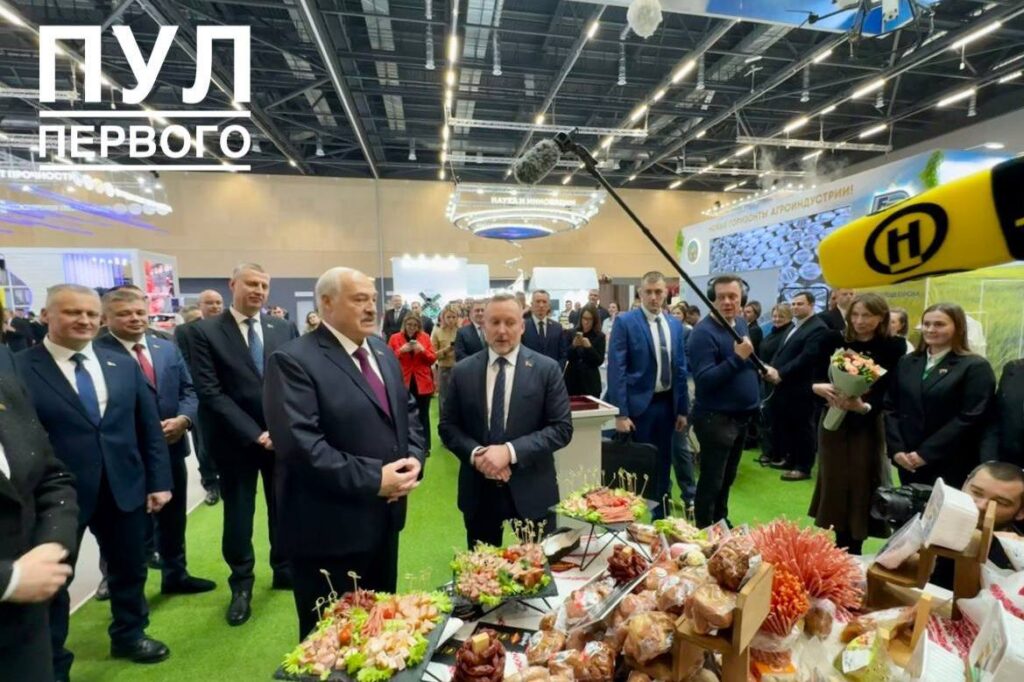 Лукашенко лично оценил вкус индейки «Дзержинского» и шоколада от «Коммунарки»