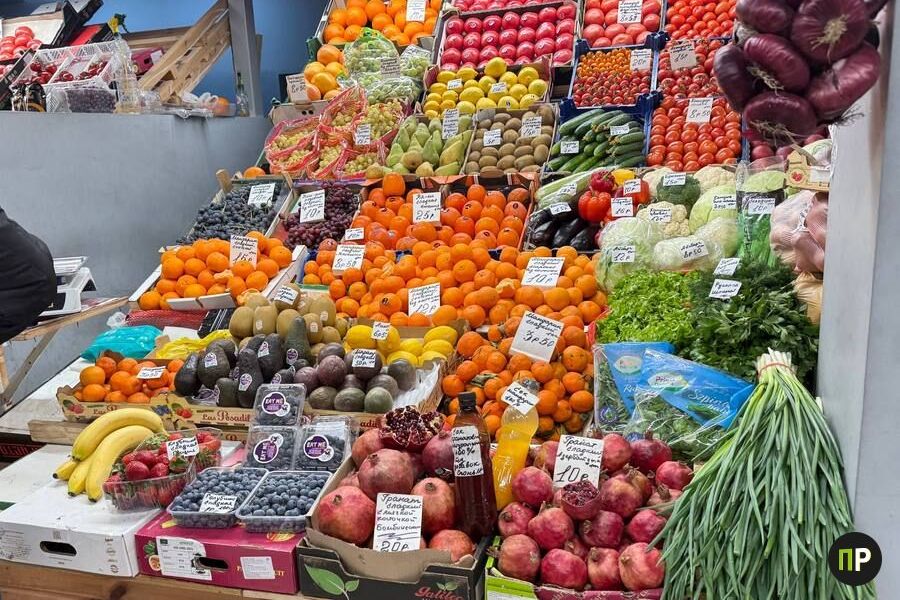 Рынок «Экспобел» замело, работает только одна точка — куда идти за свежими овощами и фруктами