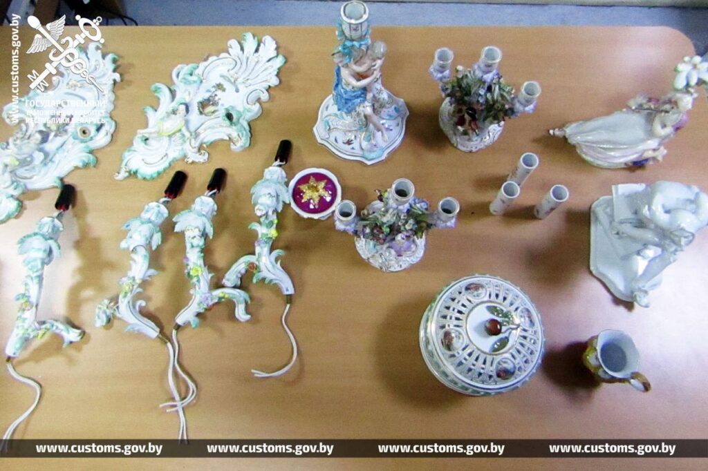 Белорус пытался ввезти из Польши изделия из фарфора — часть из них оказались культурными ценностями