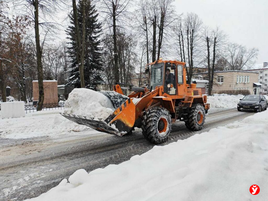 В Минской области более 1600 км дорог обработаны противогололедными материалами за ночь