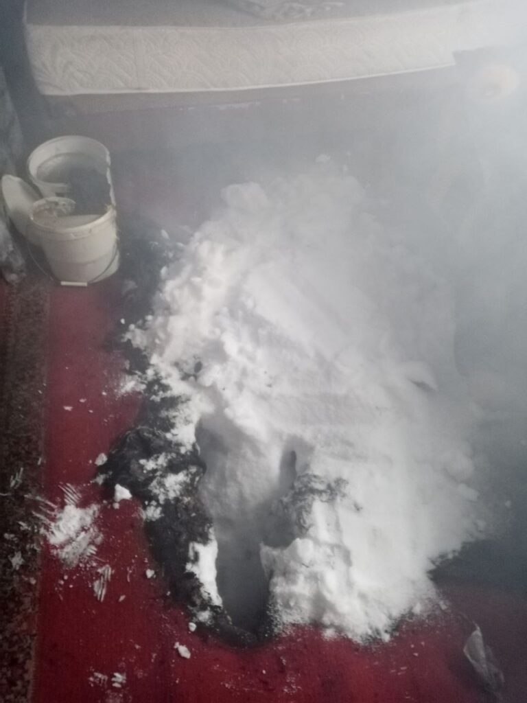 Под Логойском пожарные обнаружили тело пенсионера на диване — он погиб при задымлении в бане