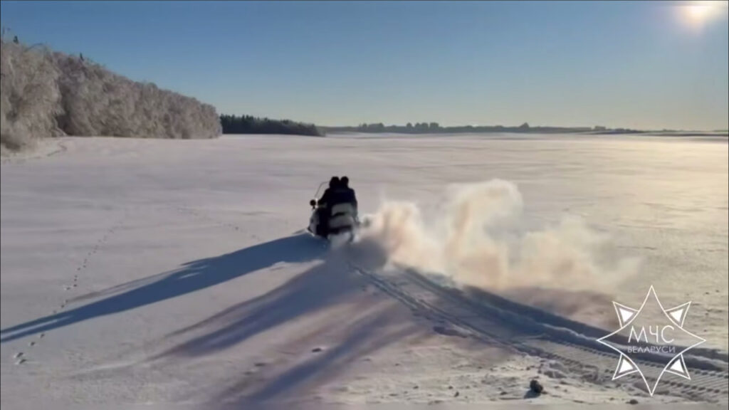 Выручила геолокация: в Минском районе спасатели помогли замерзавшему в поле мужчине