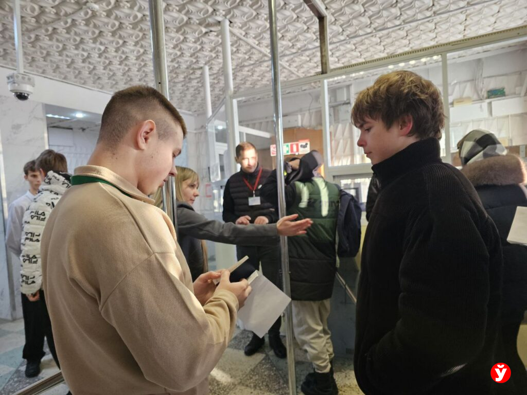 Лёгкий русский, сложная математика и олимпийское спокойствие — выпускники Борисова рассказали о РЦЭ