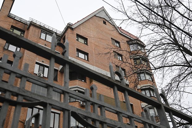 Долина и ее несовершеннолетняя внучка выписаны из квартиры в Хамовниках