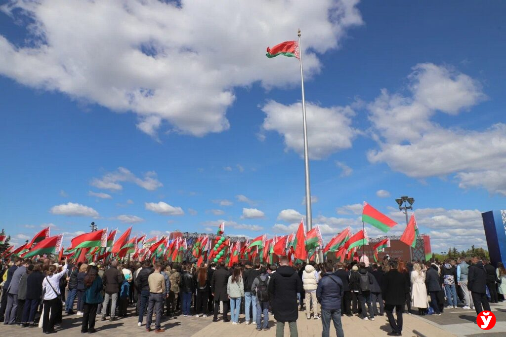 Азарёнок объяснил, почему бесполезно давить на Беларусь