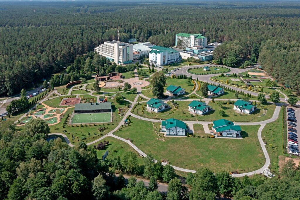 Мальдивы подождут: губернатор Минской области выбрал отдых на Нарочи