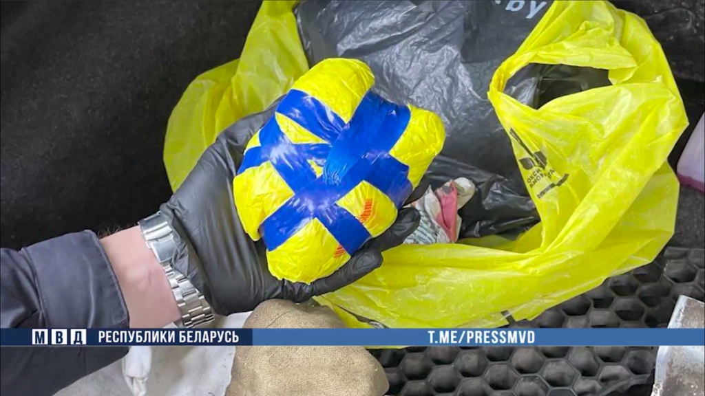 Более 1,3 кг психотропов изъято у задержанного наркокурьера в Кировске — ему грозит до 20 лет