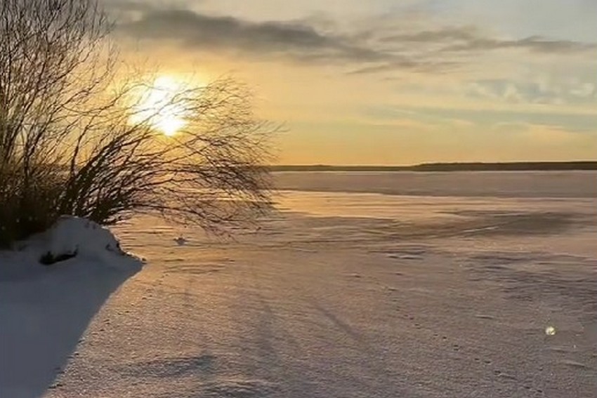 Рыбак проверил лёд на Вилейском водохранилище после минус 18