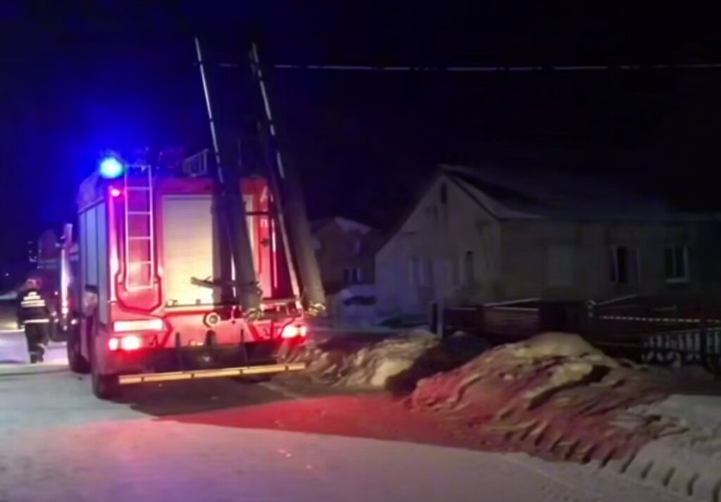 Мужчину вывели из горящего дома в Клецком районе