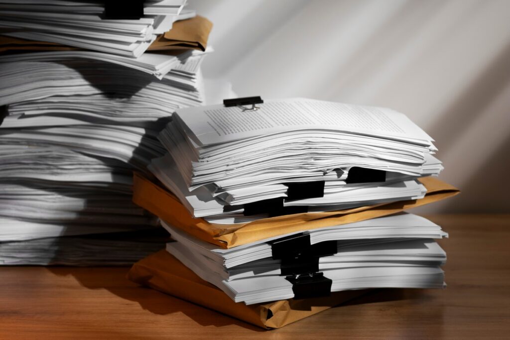 Порвать или хранить? Юрист объяснила, какие документы опасно выбрасывать