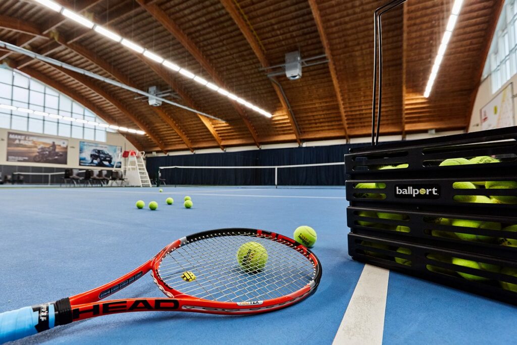 В Минске выставили на продажу элитный спорткомплекс с профессиональными теннисными кортами