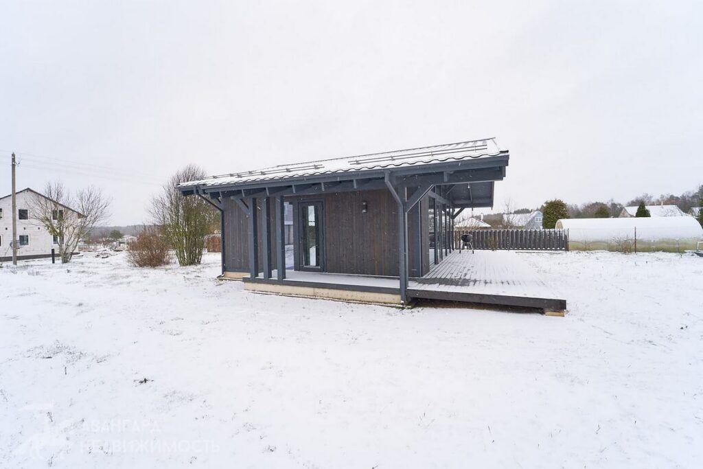 Современный дом с теплыми полами и видом на лес продают под Уздой — сколько за него просят