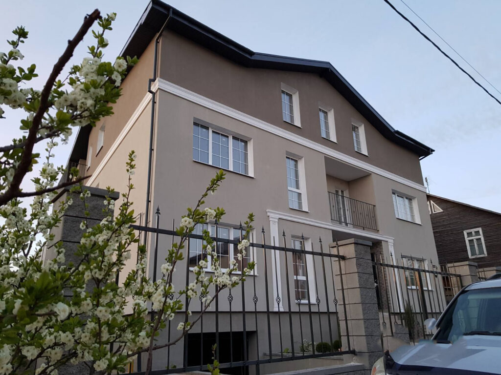 Уют и минимализм. Как выглядит самая дешевая арендная двушка в клубном доме Минска