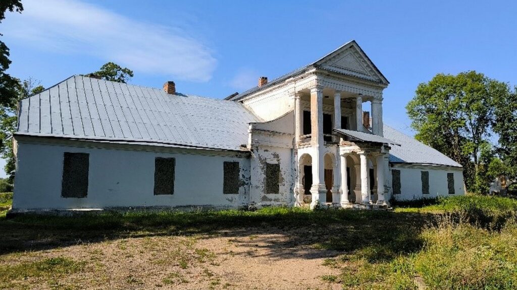 Старинную усадьбу в Гродненской области продают на аукционе со скидкой 80%