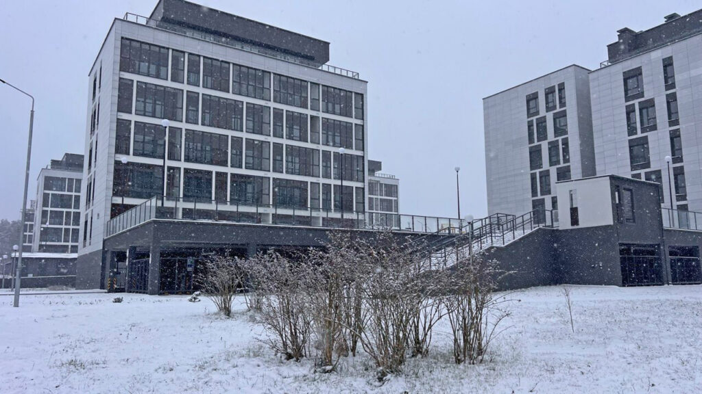 В новом ЖК за «Экспобелом» уютную однушку с отделкой. Сколько она стоит?