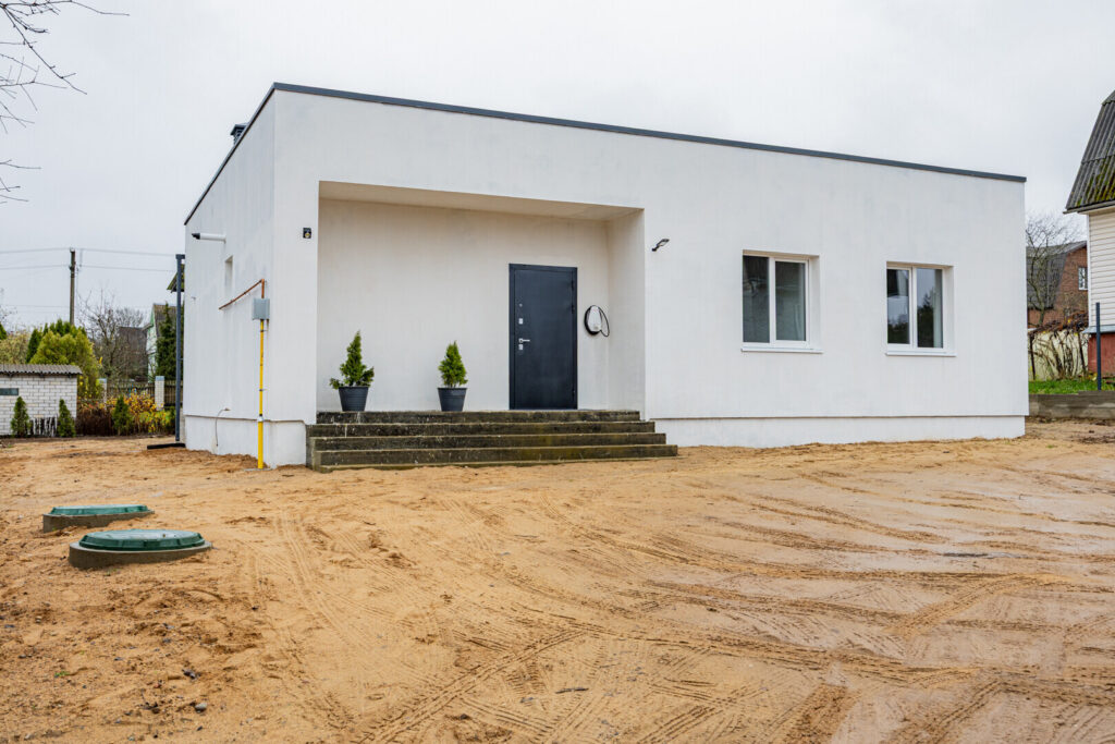 В Минском районе продают комфортабельный дом по цене трешки. Посмотрите, как он выглядит