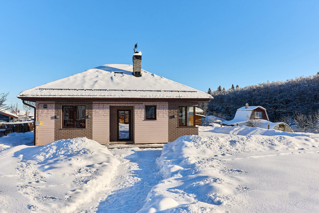 В Логойском районе продается дом с видом на горнолыжный курорт