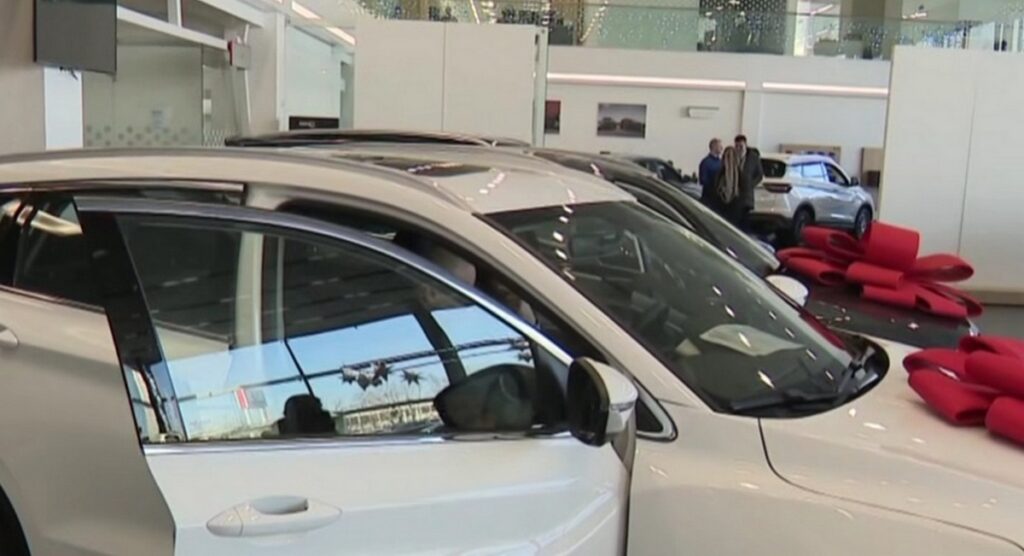 Победитель «Фактор.by» Ибрагим Карасов показал, какое авто получил за победу