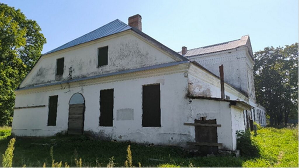 Старинную усадьбу в Гродненской области продают на аукционе со скидкой 80%