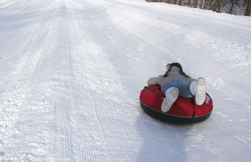 Спуск с горки закончился больницей: в Солигорске пострадал ребенок при катании на тюбинге