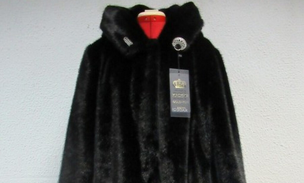 Белоруска купила дешёвую шубу, подушки, одеяла с рук по цене люкса