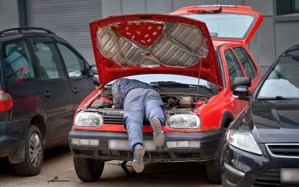 Могут ли оштрафовать за ремонт автомобиля во дворе — ответил адвокат