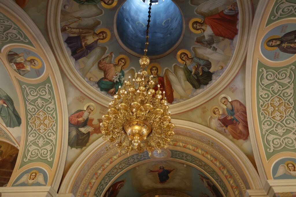 Двухцветную кладку и следы от снарядов нашли реставраторы старейшего храма Минска