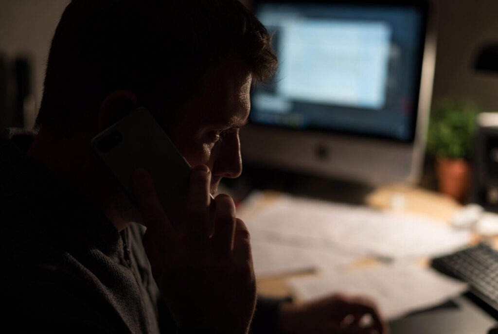 «Финансируете Украину»: жительницу Клецкого района пытались запугать и лишить всех сбережений