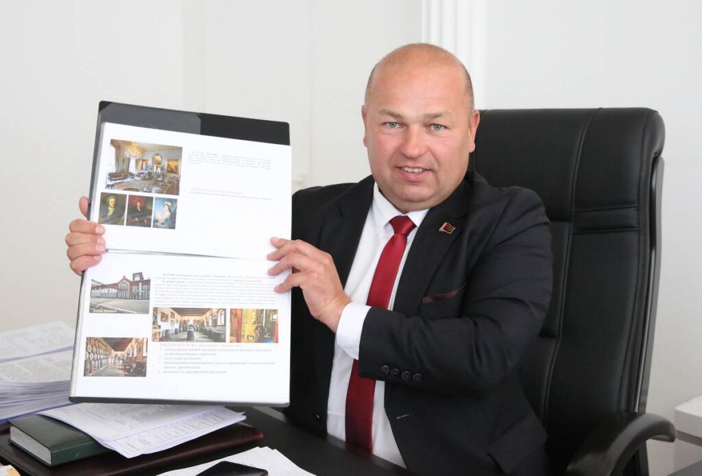 Новый томограф, жильё для врачей и современные дворы: итоги года Березинского района