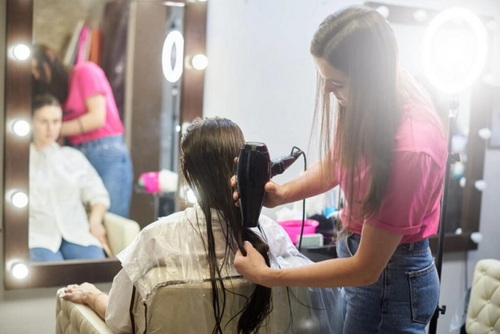 Салоны красоты, ателье и агроусадьбы лидируют среди женских бизнесов с господдержкой