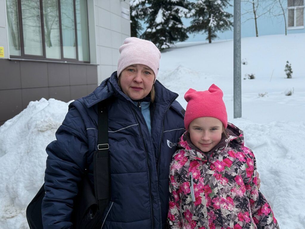 15 часов в сутки без выходных: как Вероника доставляет пенсию и продукты жителям