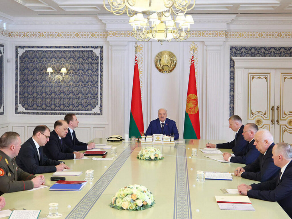 Польская тень над Беларусью. Почему Лукашенко собрал Совбез не для отчёта, а для ответа